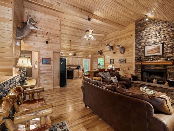 375 Lakeside Dr , Smithville, TN 37166