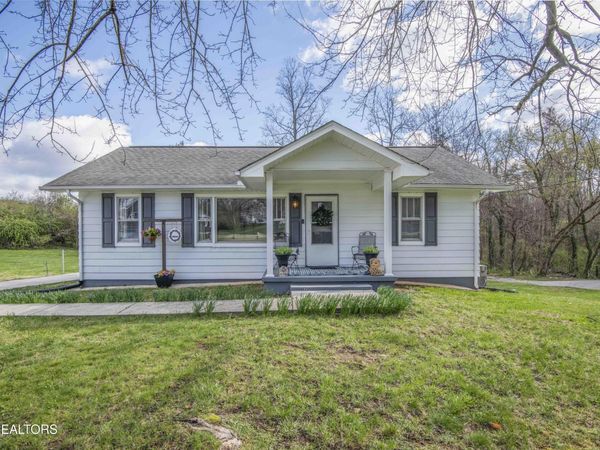 125 Clark Ave , Harriman, TN 37748