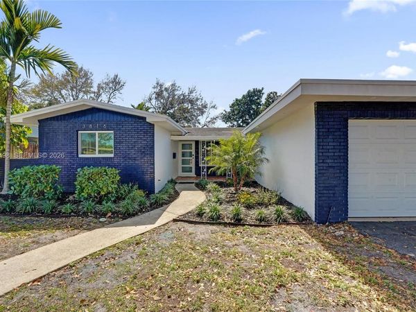3816 W Park Rd , Hollywood, FL 33021