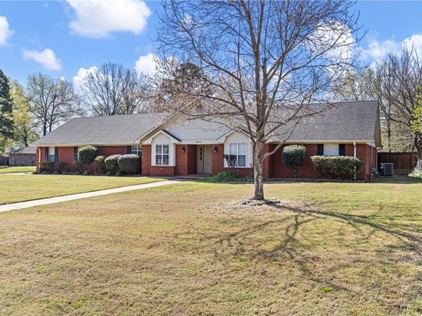 2303 W 5th Street , Russellville, AR 72801