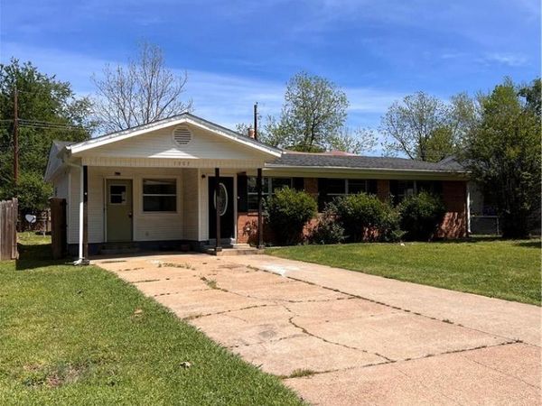 1003 E F Street , Russellville, AR 72801