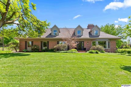611 S 93rd Avenue, Omaha, NE 68114