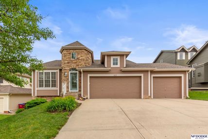 607 S 180 Avenue, Omaha, NE 68022