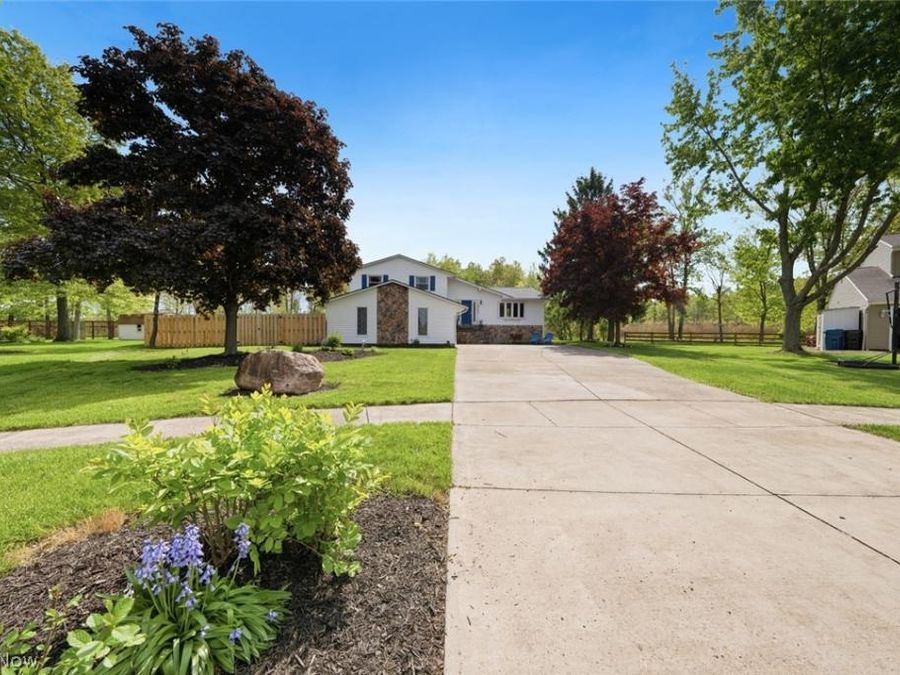 5565 Pin Oak Circle , Sheffield Village, OH 44054 Photo 1