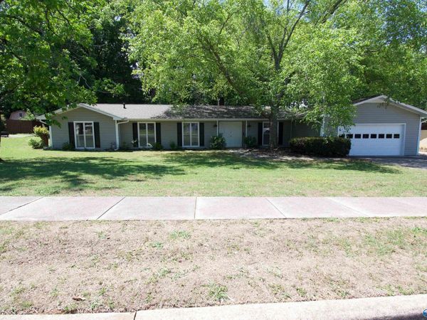 8010 Valley Bend Drive, Huntsville, AL 35802