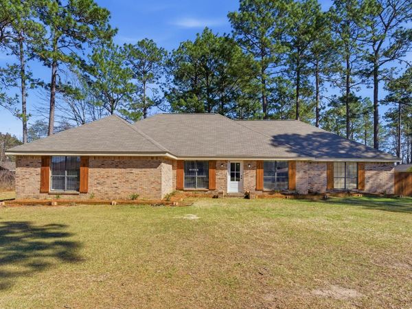 11 Twin Lakes Rd., Petal, MS 39465