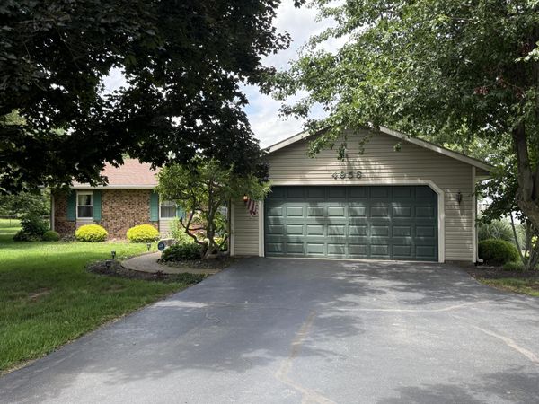 4956 E County Line Road, Springfield, OH 45502