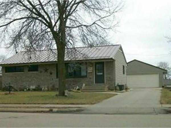 2068 Carter Road, Dubuque, IA 52001