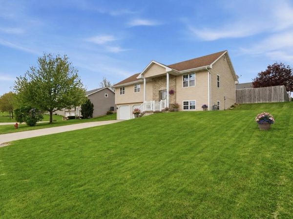872 Cassandra Drive, Peosta, IA 52068