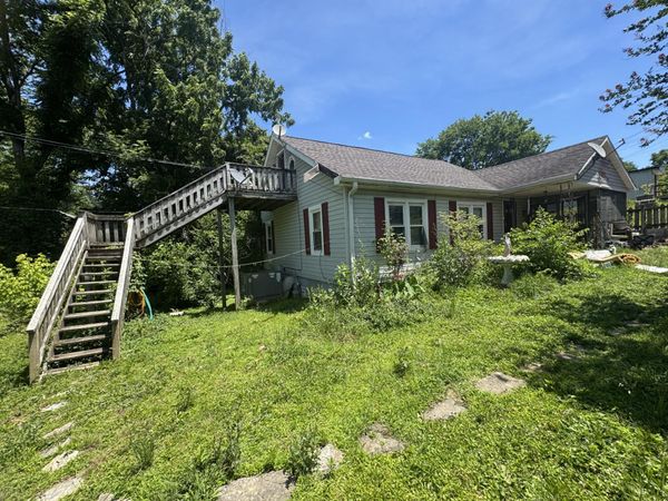 123 W School St , Linden, TN 37096
