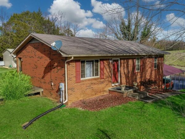 339 Bramble Ln, Dandridge, TN 37725