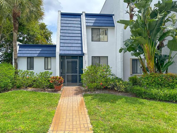 4541 Luxemburg Court , Greenacres, FL 33467