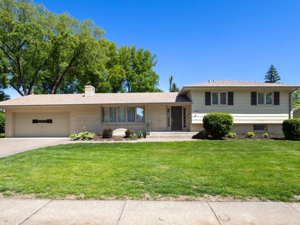 2430 E Columbia Avenue, Davenport, IA 52803