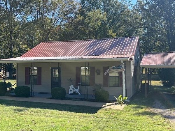 330 S 6TH ST , Selmer, TN 38375