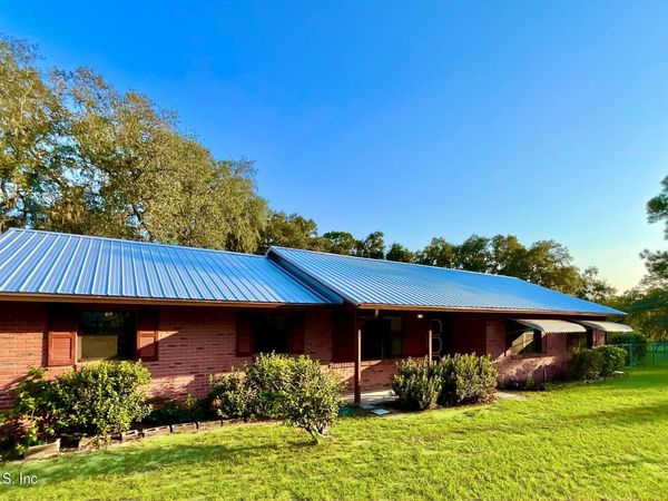 137 OAK Circle, Interlachen, FL 32148