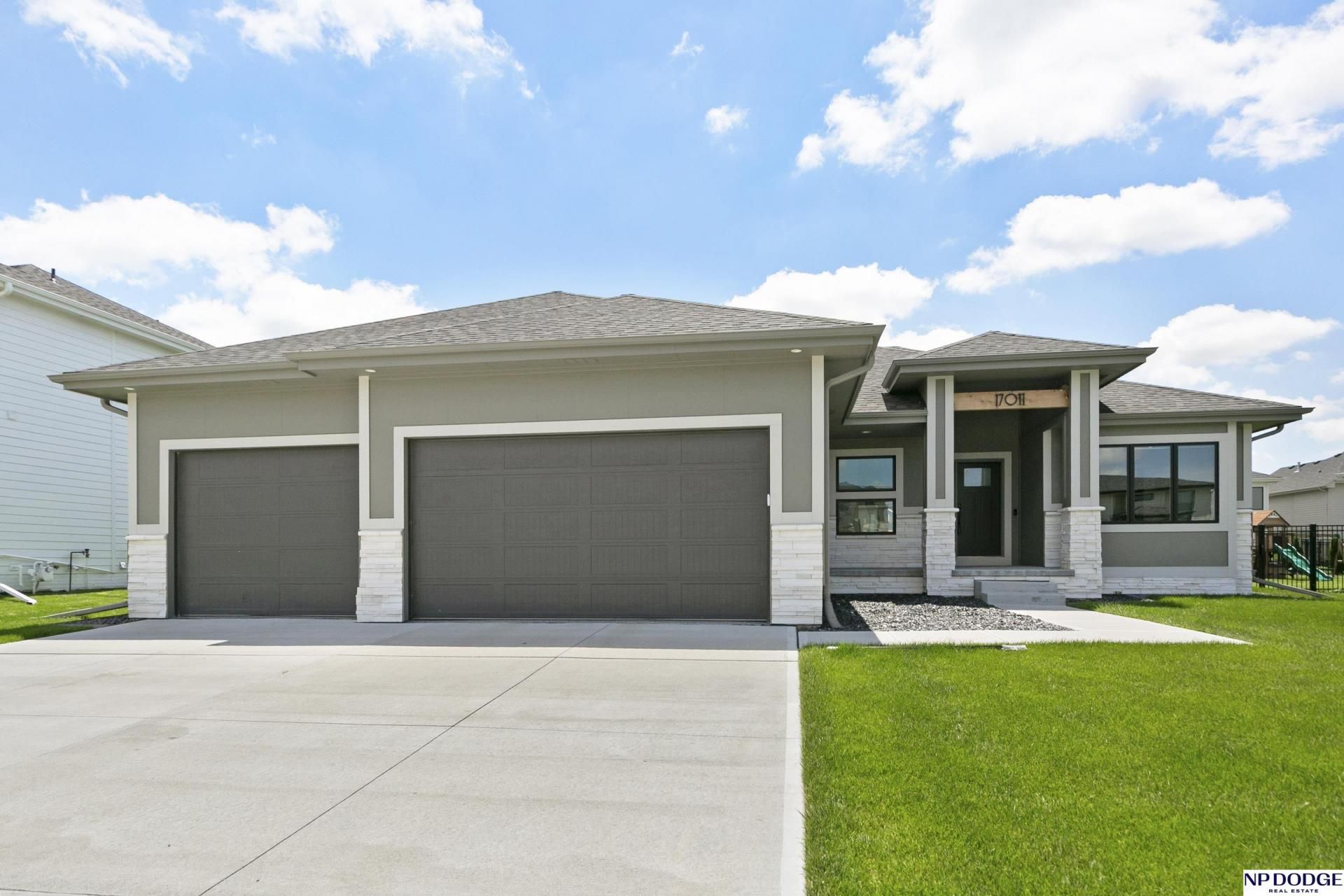 17011 Sarah Street, Bennington, NE 68007