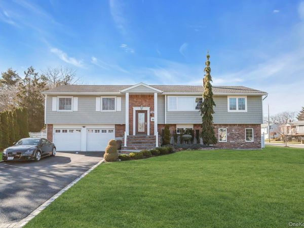 108 Hayrick Lane , Commack, NY 11725