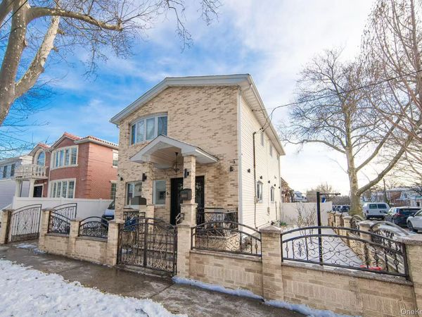16602 76th Avenue , Fresh Meadows, NY 11366