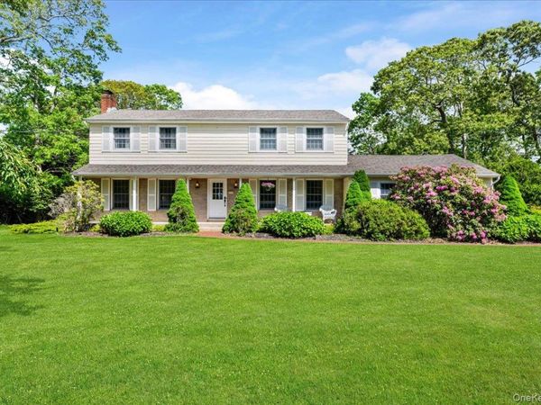 15 Oak Lane , Hampton Bays, NY 11946