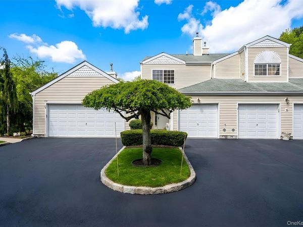 359 Colonial Circle , Unit 359, Manorville, NY 11949