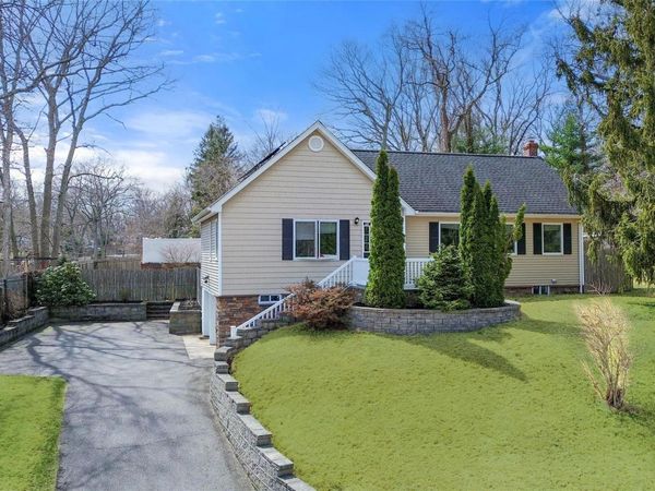 52 Hewlett Drive , Sound Beach, NY 11789