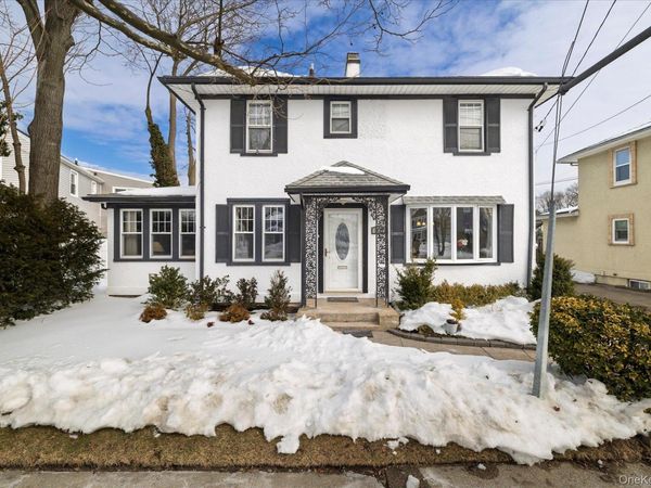 102 Franklin Avenue , Malverne, NY 11565