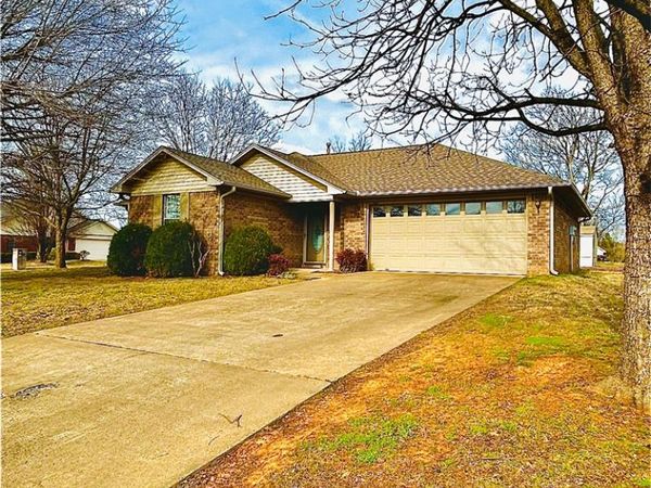 701 Apple Tree Lane , Clarksville, AR 72830