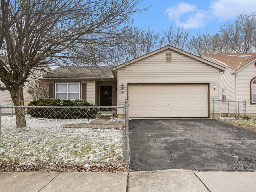 793 Crevis Lane , Columbus, OH 43228 Photo 1