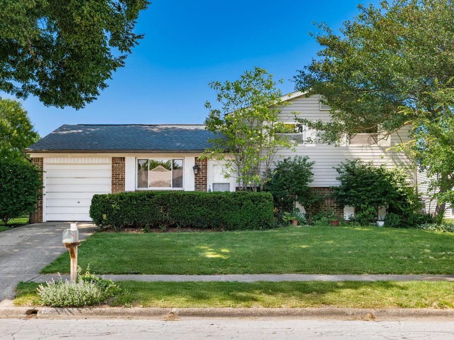 2076 Queensbridge Drive , Columbus, OH 43235 Photo 1