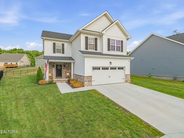 211 Queenberry St, Oak Ridge, TN 37830