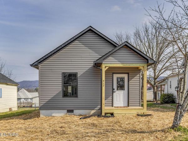 917 Washington Ave, Etowah, TN 37331