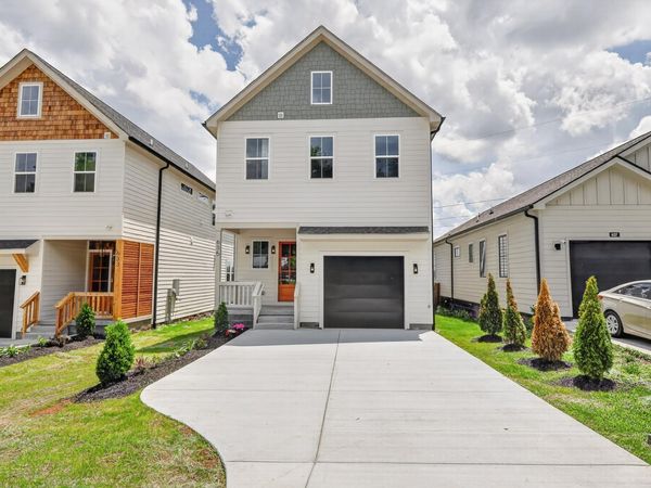 635 Claridge Dr , Nashville, TN 37214