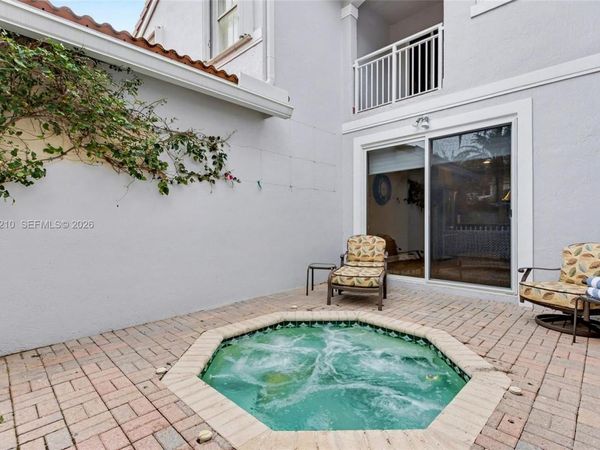 1140 Canella Ln , Hollywood, FL 33019