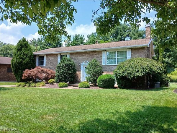 1806 Pennsylvania Avenue , Belpre, OH 45714
