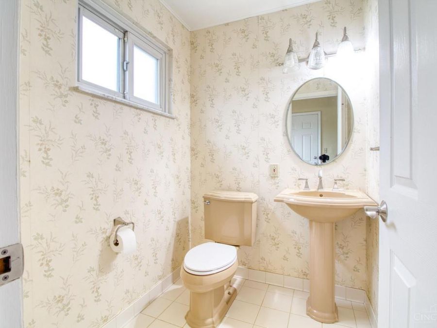 1667 Clemson Circle, Cincinnati, OH 45255 Photo 13