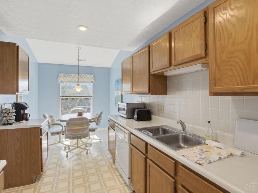 4341 Regency Ridge Court, Unit 304, Green Township, OH 45248 Photo 11