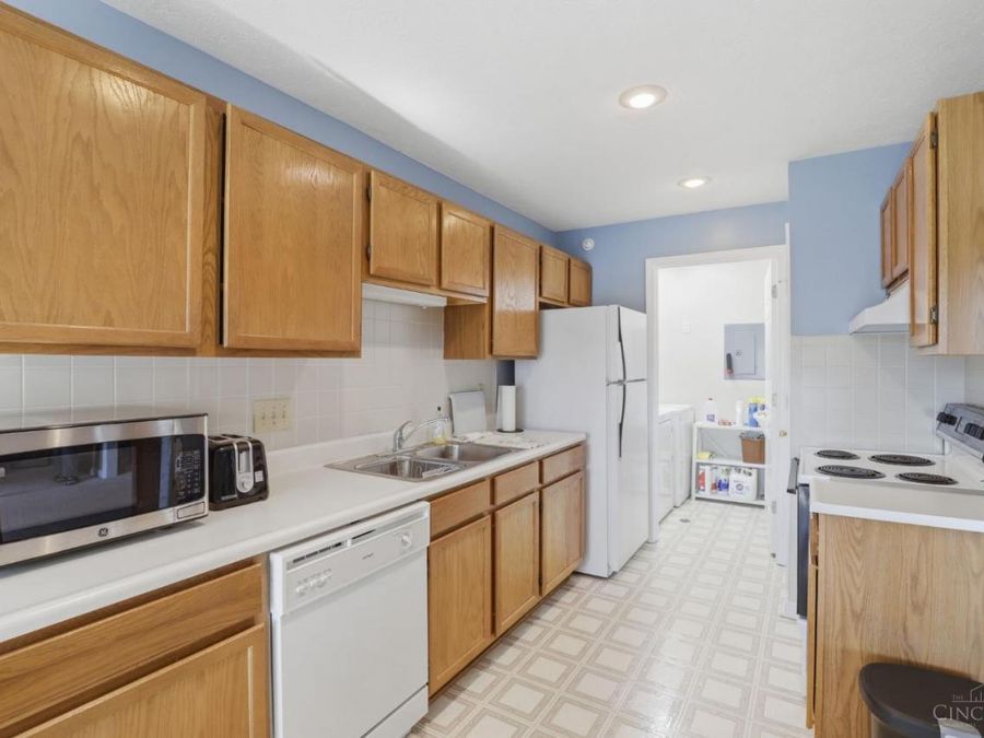 4341 Regency Ridge Court, Unit 304, Green Township, OH 45248 Photo 13