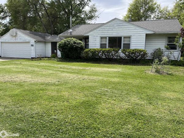 704 S Cromwell Street, Fairfield, IA 52556