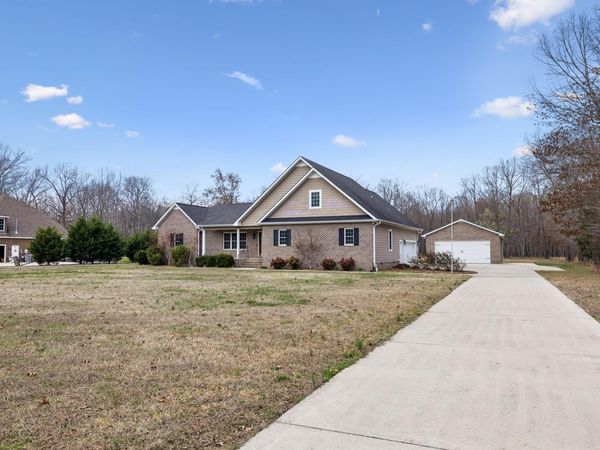 915 Bonner Way , Estill Springs, TN 37330
