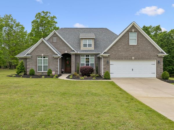 145 Airport Ct , Waverly, TN 37185