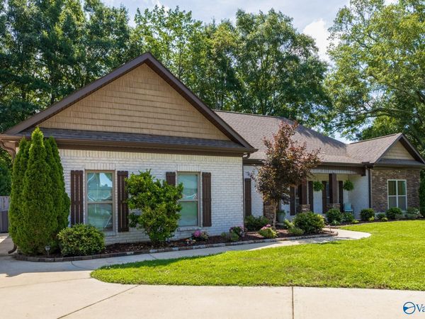 136 Chambray Drive, Owens Cross Roads, AL 35763