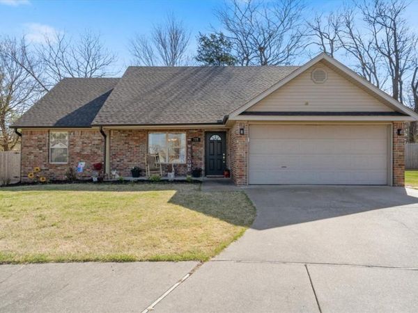 725 W Deer Lodge Court , Siloam Springs, AR 72761
