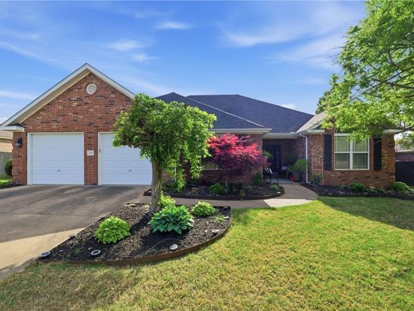 1299 Saint Andrews Circle , Fayetteville, AR 72701