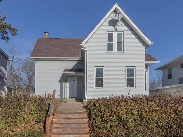 3223 9TH Avenue, Rock Island, IL 61201