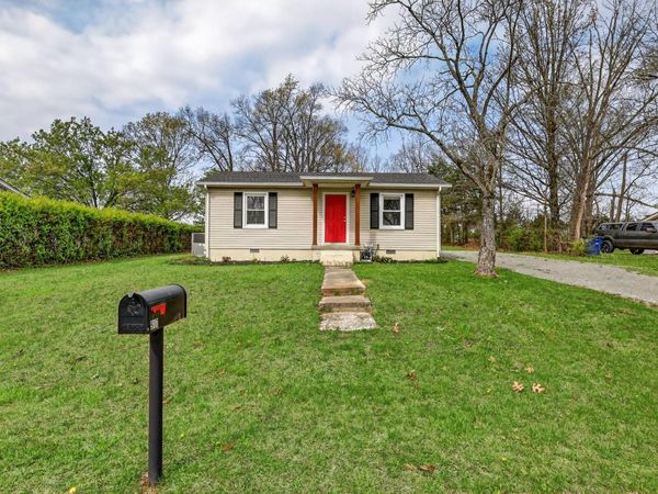 917 Smith St , Shelbyville, TN 37160