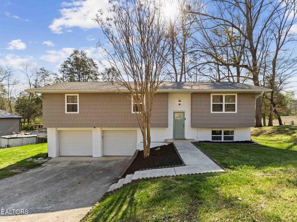 216 Greenwood Drive , Harriman, TN 37748