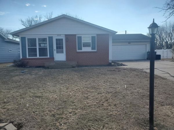 2239 13th Avenue S, Clinton, IA 52372