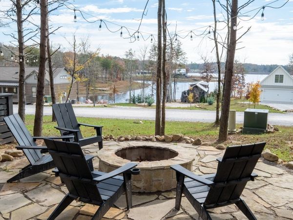 740 Waters Edge Way , Tracy City, TN 37387