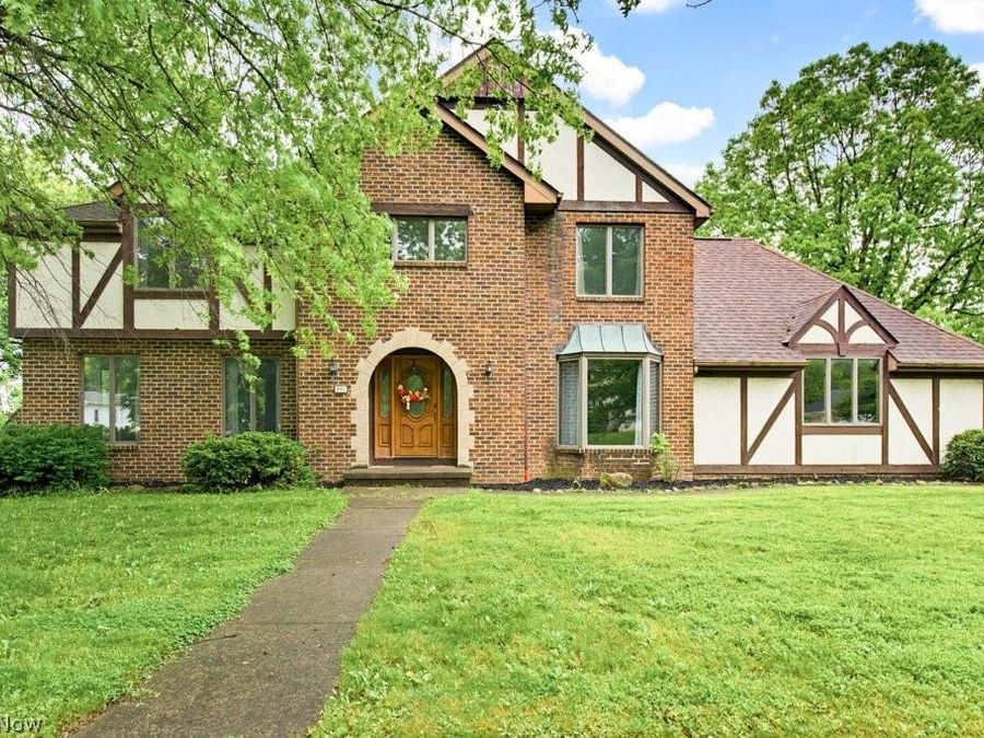951 S Azalea Boulevard , Barberton, OH 44203 Photo 1