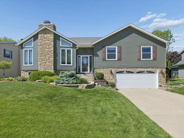 3110 Hartford Drive, Bettendorf, IA 52722